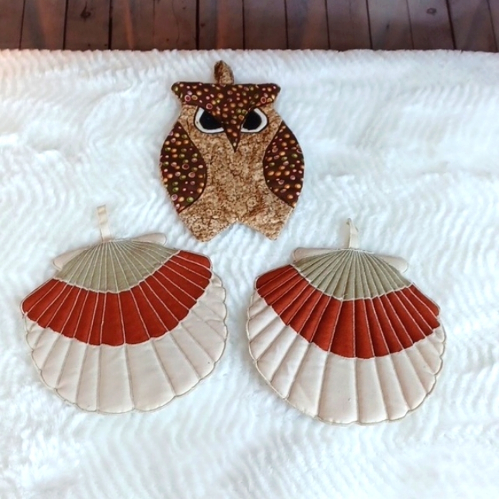 POTHOLDERS Vintage SetOf 3 1960,s 1970,s Owl &Shell Holders